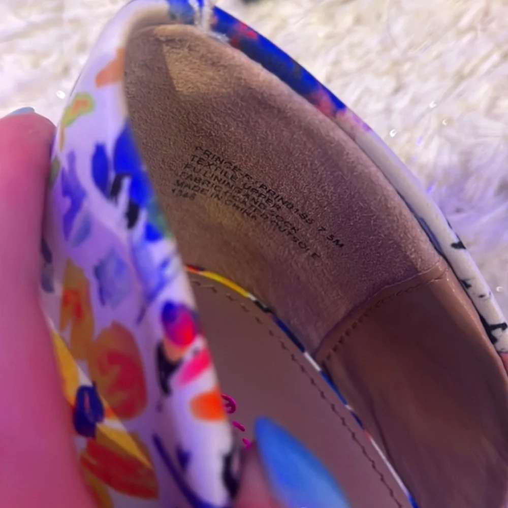 Betsey Johnson Floral Print Heels Size 7.5 - Picture 2 of 6